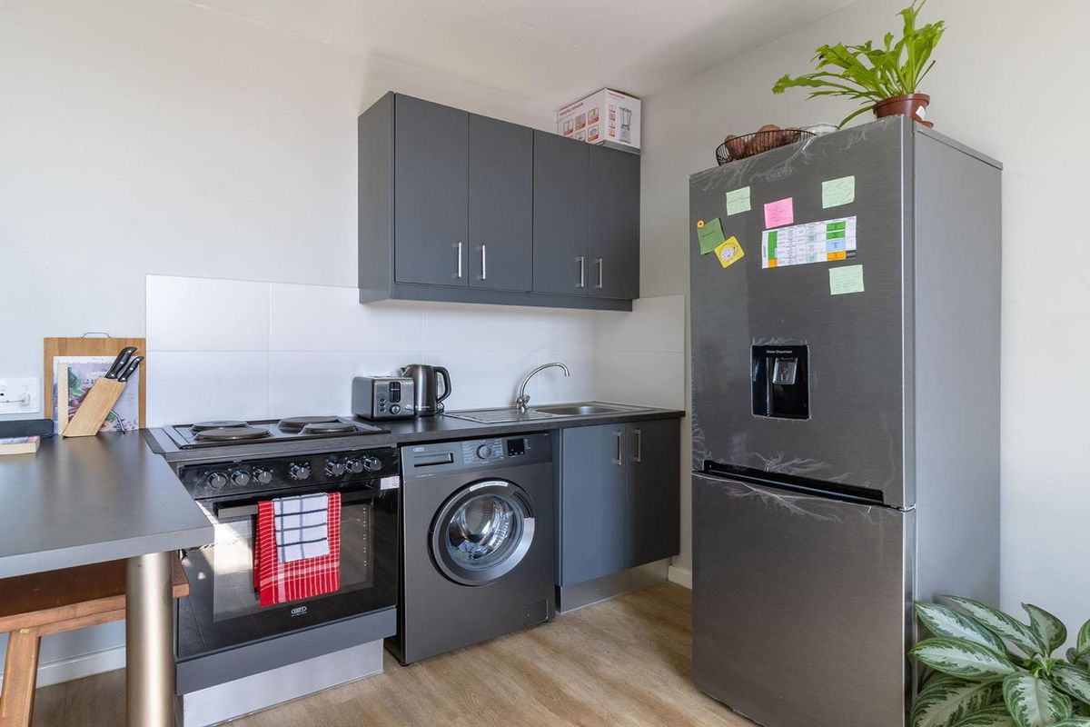 Stylish Studio Retreat Near City – Perfect for Buyers, Investors - Photo 3