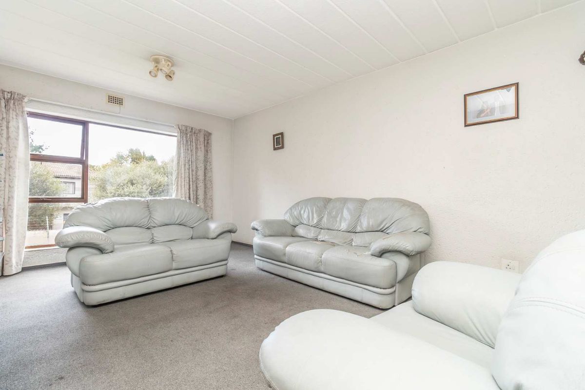 3 bedroom apartment in the leafy heart of Paulshof - Photo 4