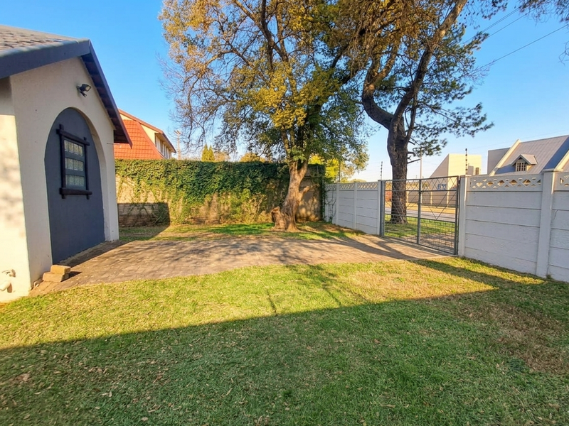 Energy-Efficient Property with Income-Generating Flat - Exceptional Investment Opportunity - Photo 3