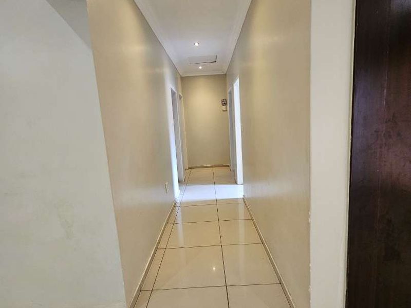 3 bedroom house in the heart of clarina - Photo 5