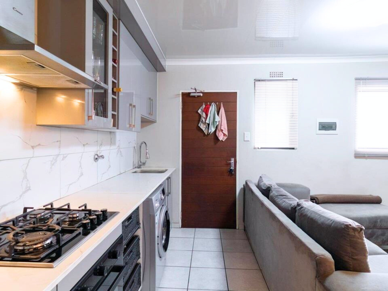 Exceptional Investment Opportunity: Contemporary 3-Bedroom Apartment in Kenleaf, Brakpan - Photo 9