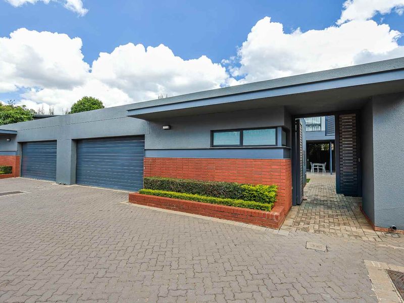 Contemporary Comfort in Waterkloof Ridge - Photo 2