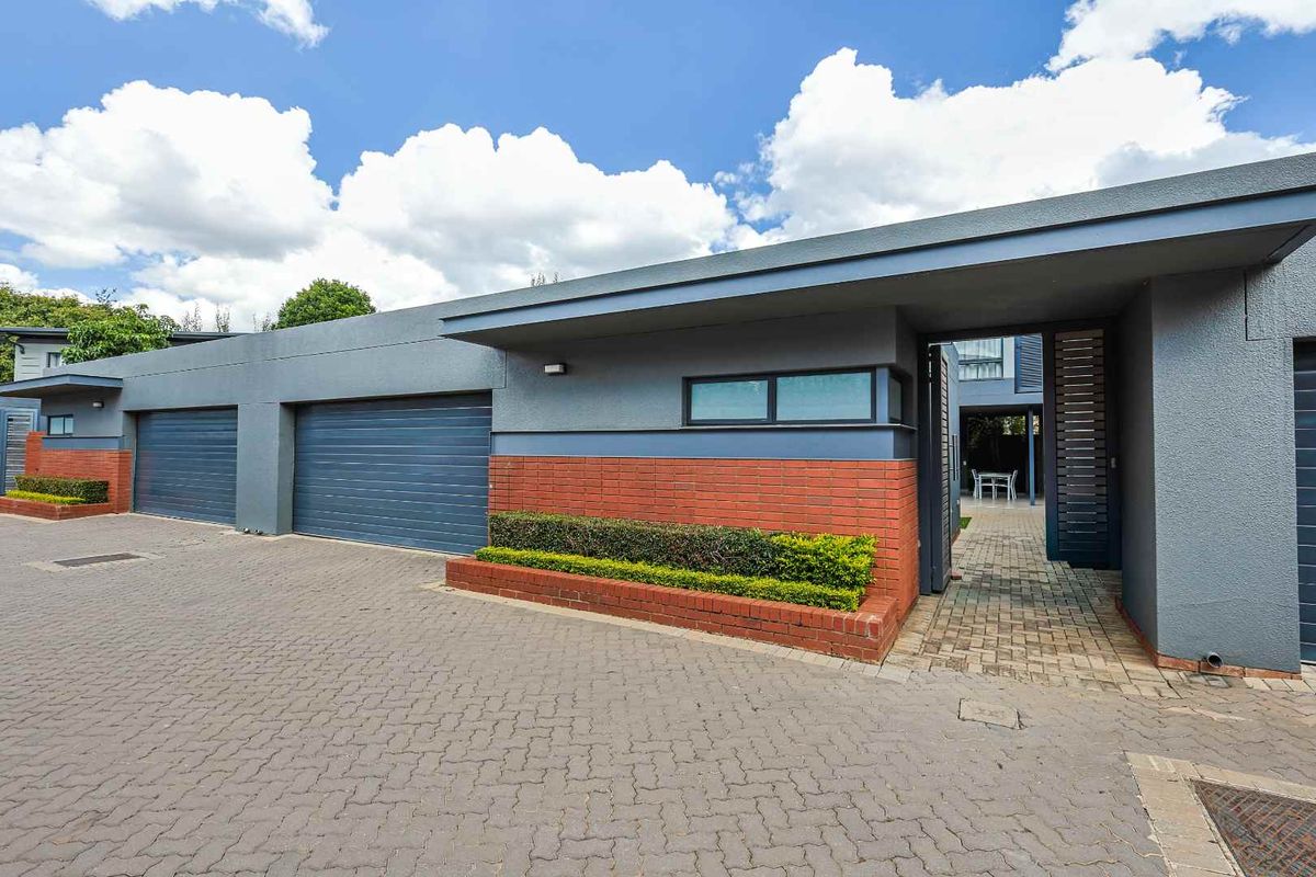 Contemporary Comfort in Waterkloof Ridge - Photo 2