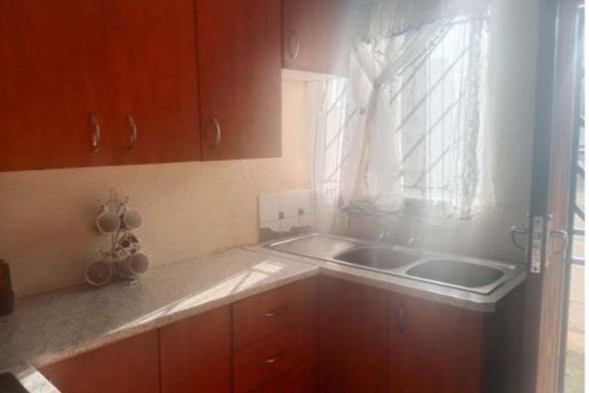 3 Bedroom, 2 Bathroom Simplex To Let - Photo 2