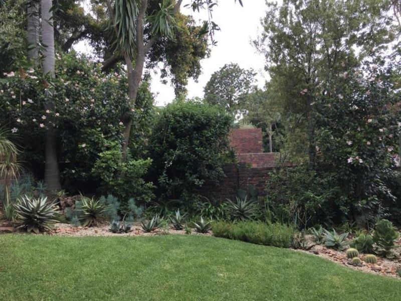 A BEAUTIFUL THREE BEDROOM TOWNHOUSE - Photo 8