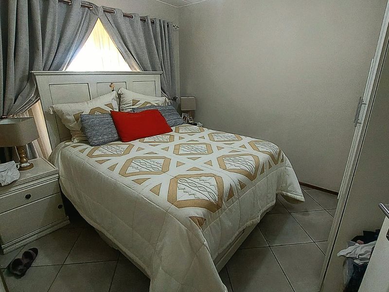 Secure 2-Bedroom Ground Floor Unit with Patio ! - Photo 10