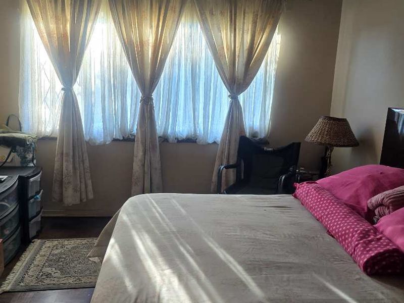 Family home with pool and flatlet - Photo 10