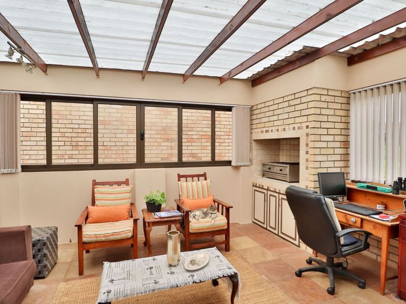 BARGAIN STYLISH AND UPMARKET TOWNHOUSE - Photo 4