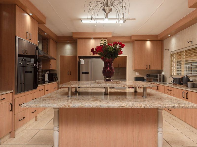 Modern 4 Bedroom Family Home For Sale in Brackenhurst. - Photo 9