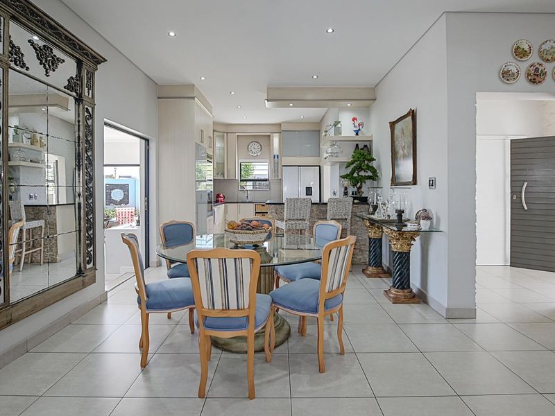 The Diamond in the Crown - Photo 8