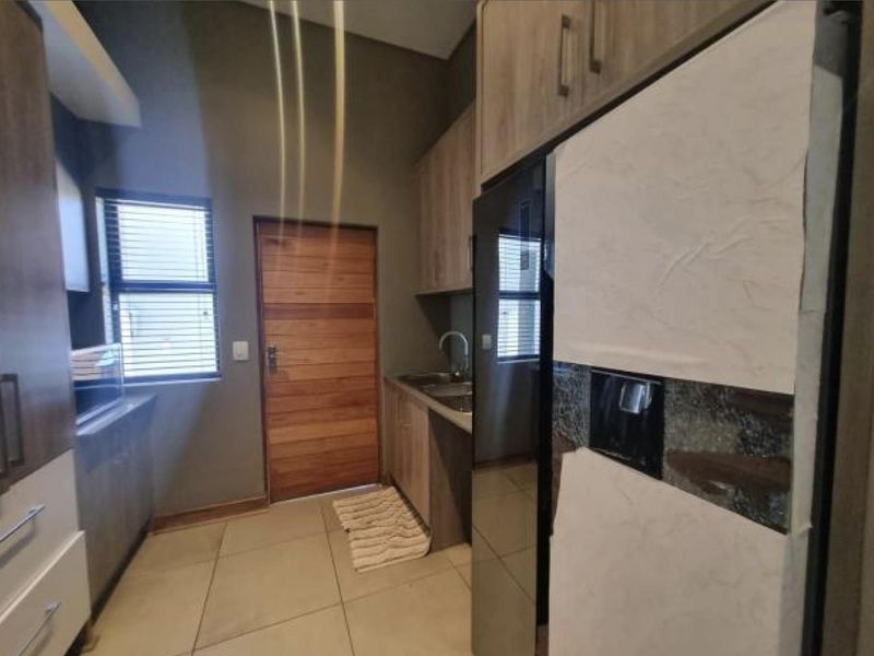 Modern 3 Bedroom House In Prestigious Stone Creek, Wild Olive Estate - Photo 7