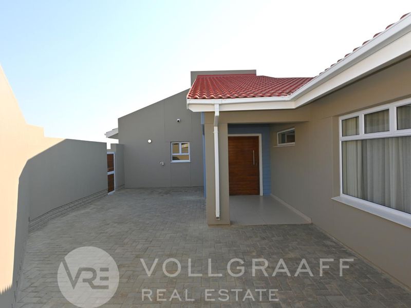 Impeccable Corner Property with Flatlet. - Photo 2