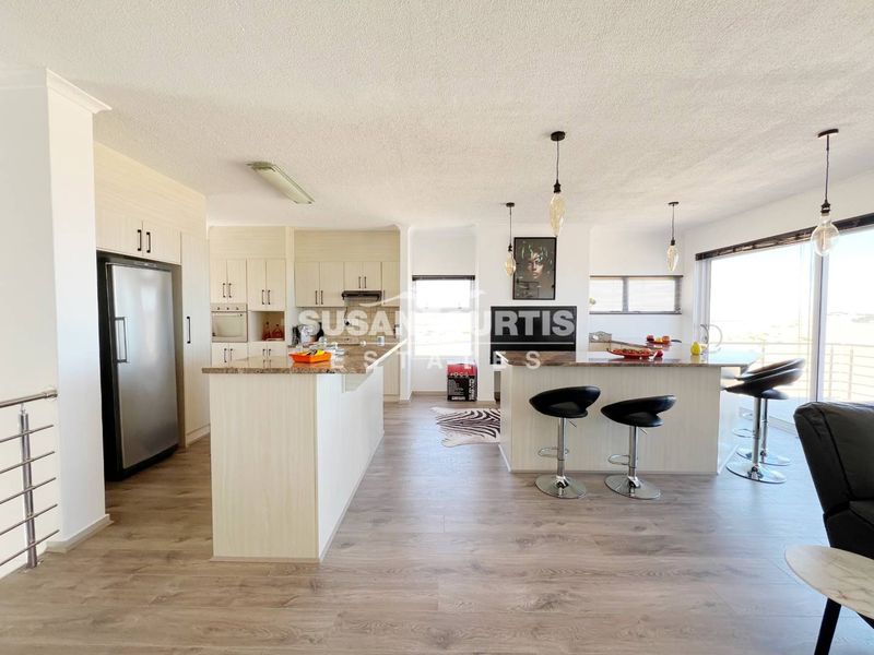 Live by the Sea: Modern Penthouse with Ample Living Space - Photo 6