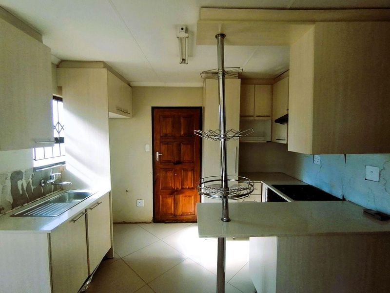 Charming 3-Bedroom Family Home in a Welcoming Township - Photo 6