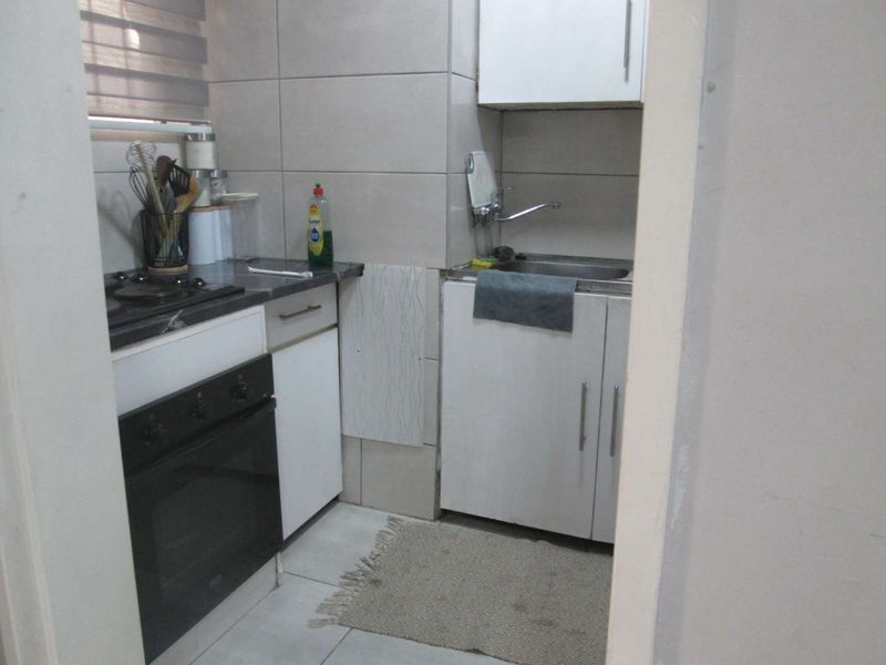 A VERY UNIQUE BEAUTIFUL {1} ONE BEDROOM APARTMENT FOR SALE IN PRETORI CENTRAL BARGAIN - Photo 9