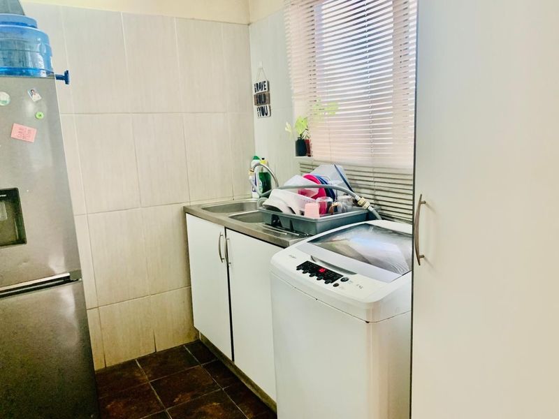 Three Bedroom Apartment to Rent in Pinetown Central - Newly Renovated - Photo 3