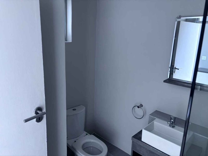 The Beaches Bachelor Apartment - Photo 8