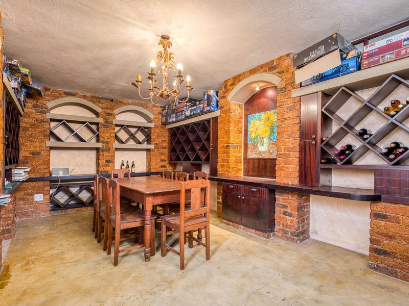CHARACTER 5 BEDROOM HOME IN FOURWAYS GARDENS - Photo 8