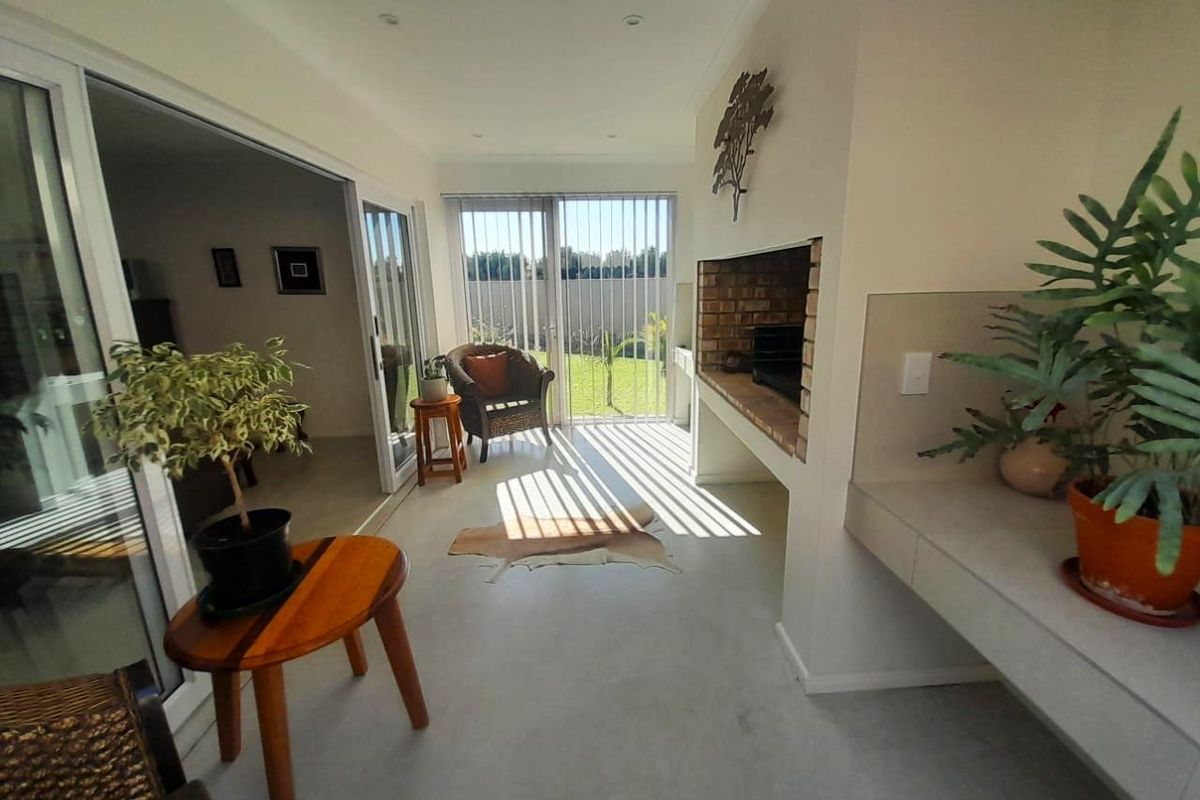 NEW, NEAT AND FRESH FREESTANDING HOUSE! - Photo 2