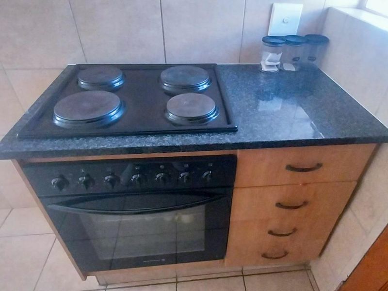 3 bedroom in Thatch hill estate - Photo 3