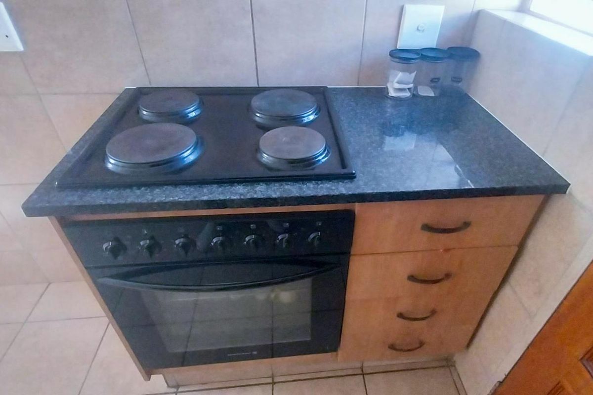 3 bedroom in Thatch hill estate - Photo 3