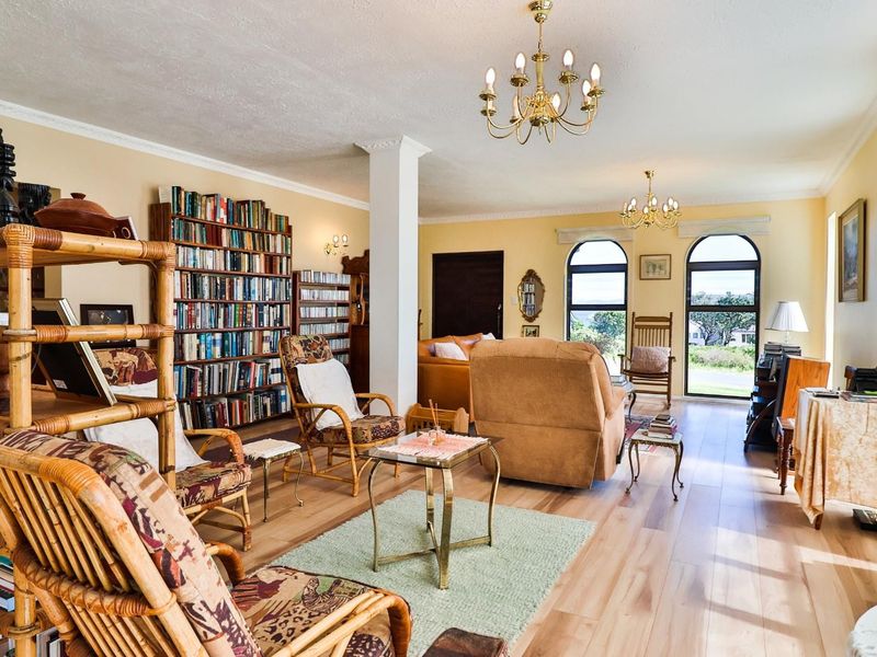 Four bedroom home in De Kelders - Sea views - Photo 5