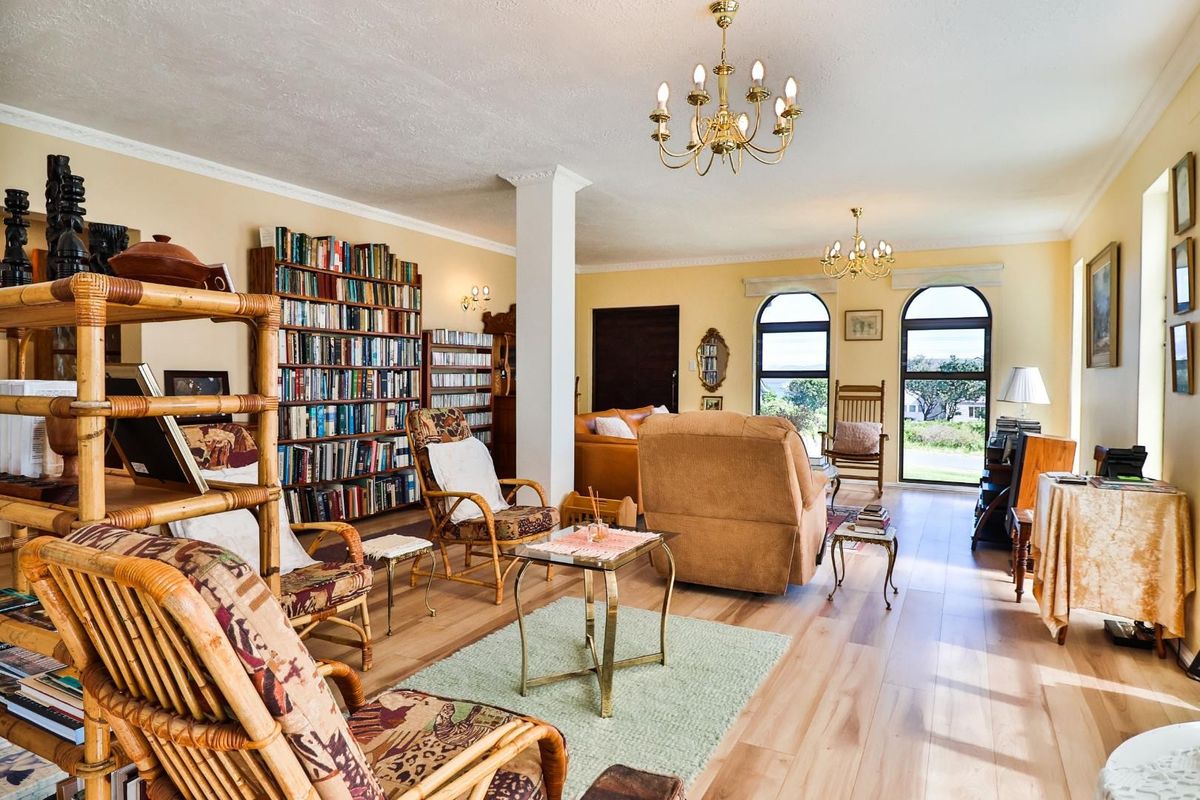 Four bedroom home in De Kelders - Sea views - Photo 5