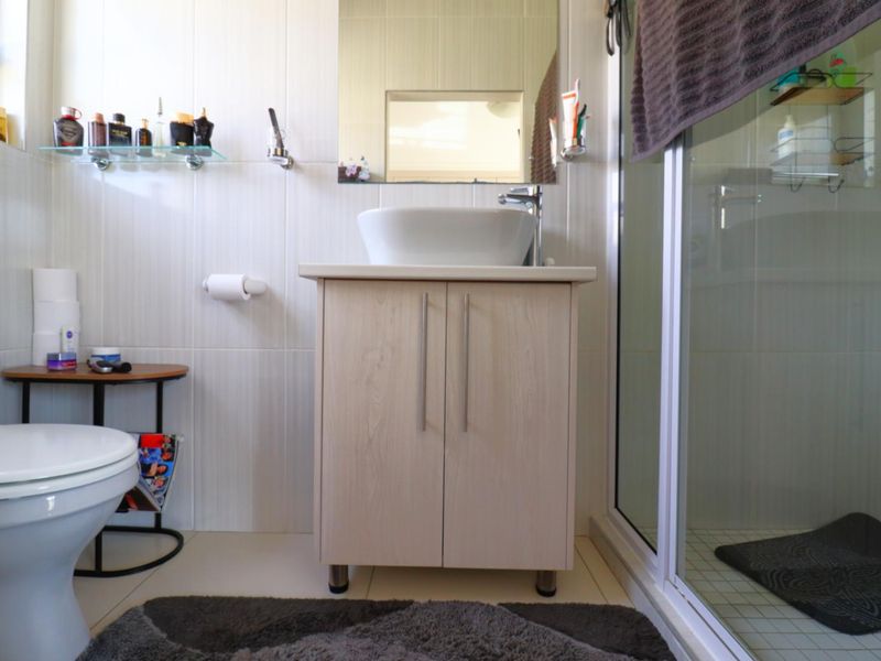 3 Bedroom Ocean View Family Home with Generator, Aircons, Fireplace, Laminated Floors & Excellent Security for sale in Swakopmund Namibia - Photo 9