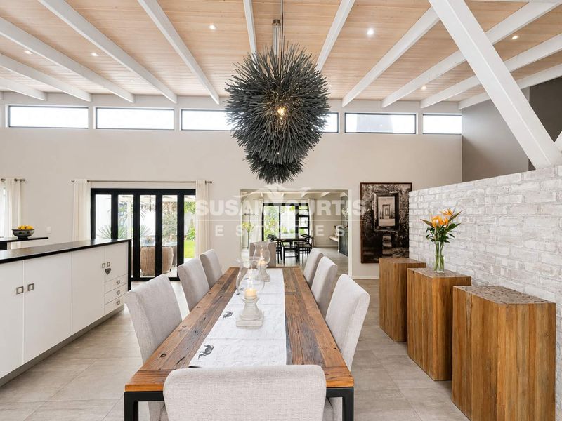 " A HOUSE DEFINED BY ELEGANCE AND INTENTION" - Photo 6