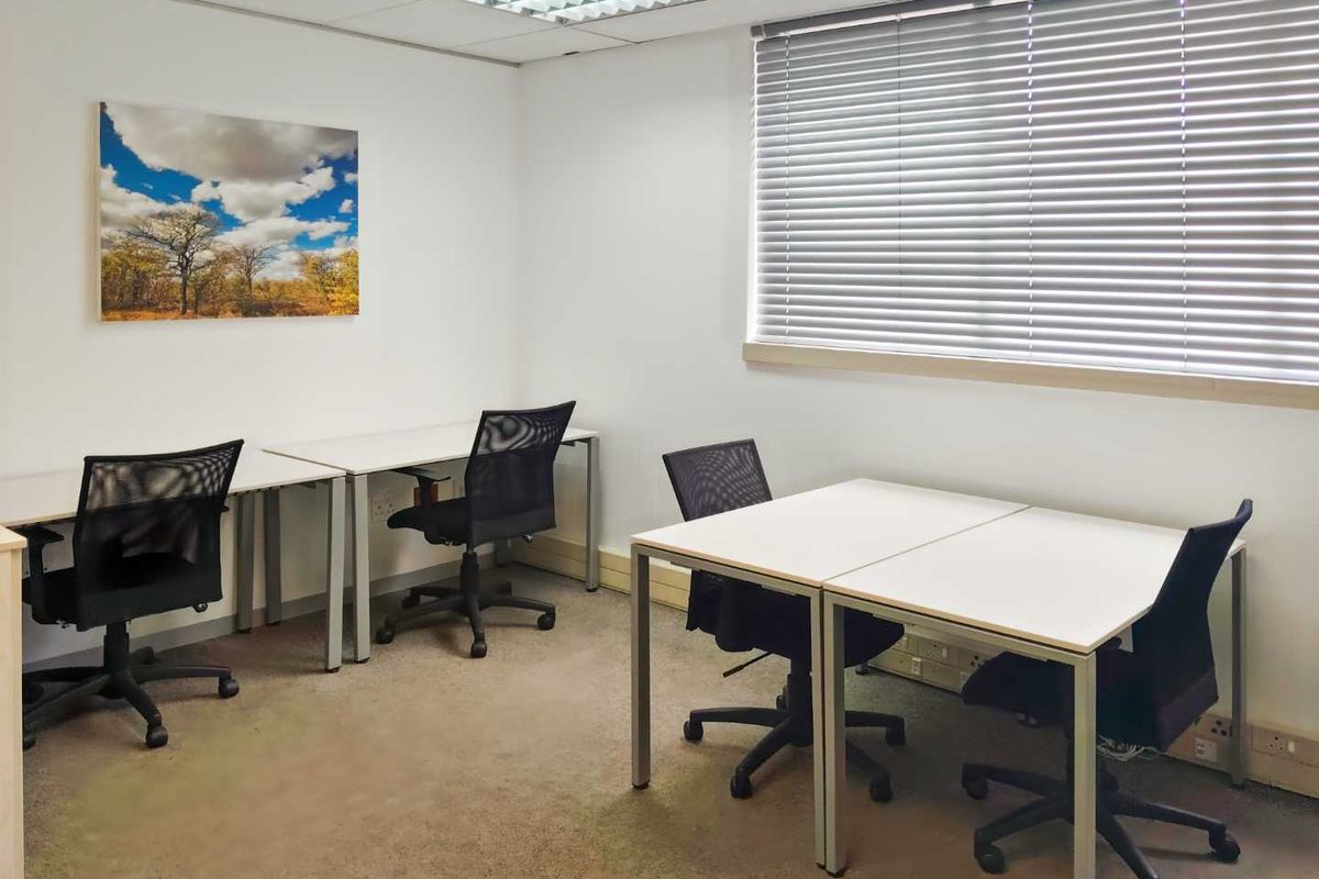 Fully serviced open plan office space for you and your team in Regus North West Province - Photo 3