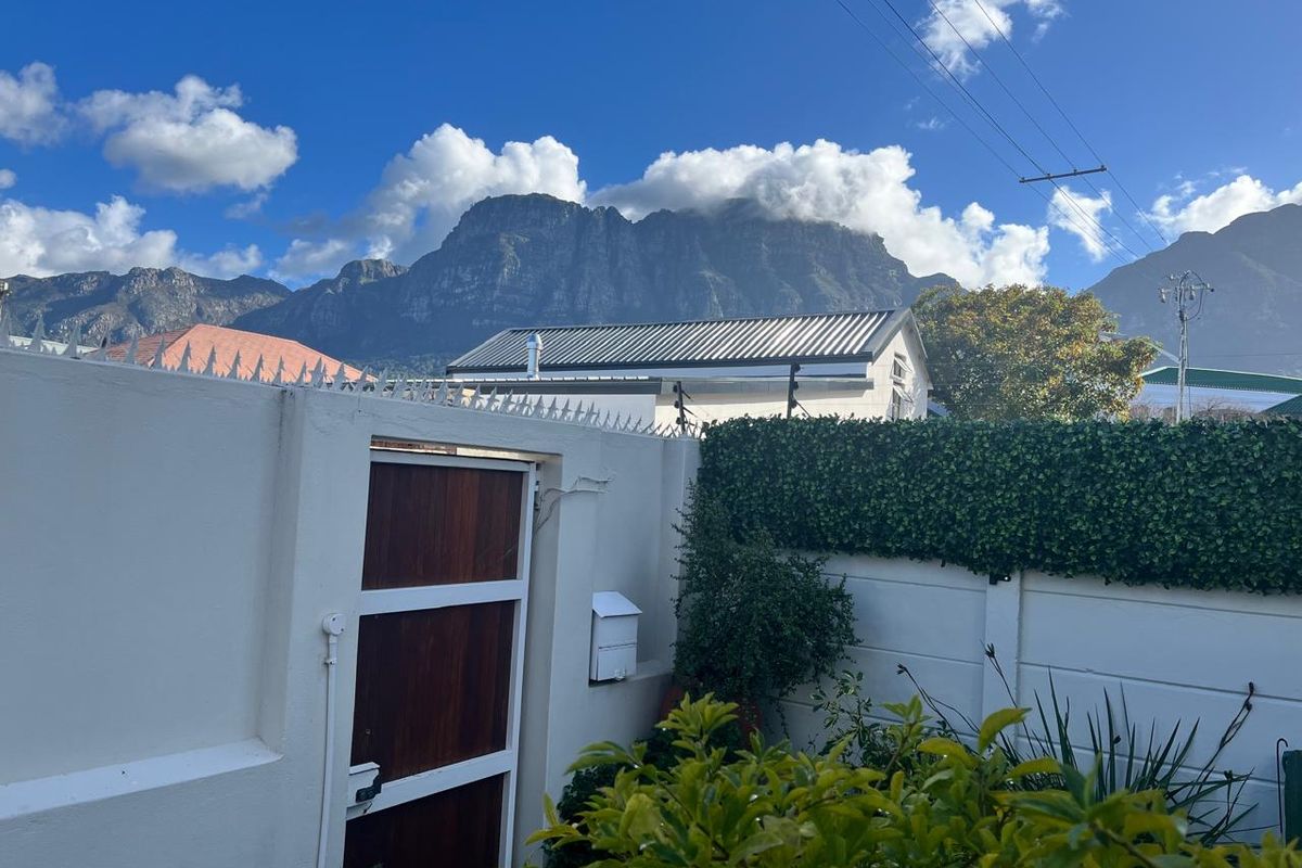 2 bedroomed home with secure parking - Photo 2
