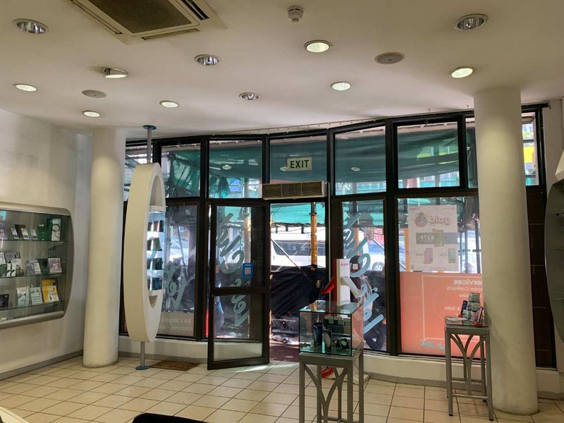 Prime Retail Shop on Adderley Street – High Foot Traffic & Visibility - Photo 2