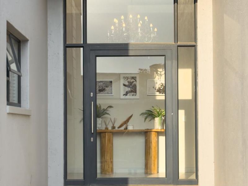 Modern Family Home with Solar System – Big Corner Stand & Entertainment Dream - Photo 7