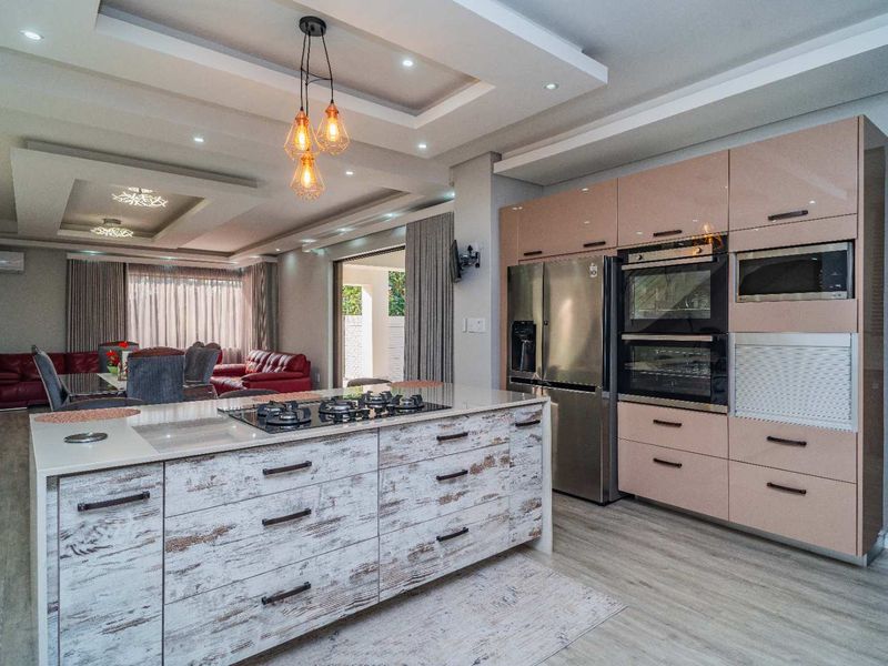 Where Architectural Elegance Meets Uncompromising Luxury - Photo 10