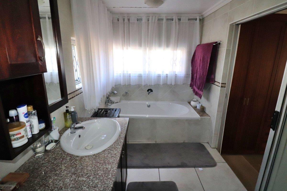 VIEWS FOREVER - Entertainers Dream, Lifestyle home - Photo 3