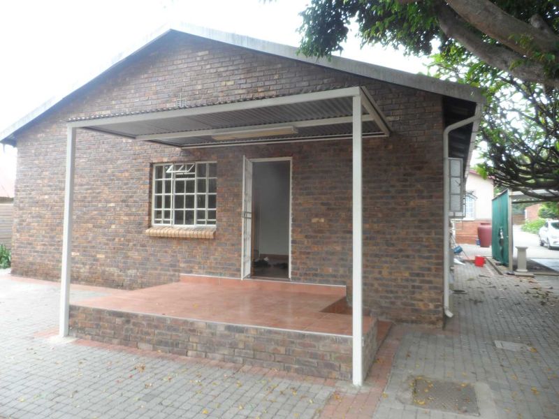 2 BEDROOM COTTAGE TO RENT IN PHILIP NEL PARK - Photo 2