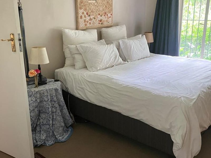 2 Bedroom immaculate simplex on Borrowdale drive - Photo 7