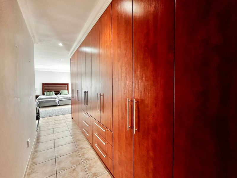 Luxury Family Home - Photo 6