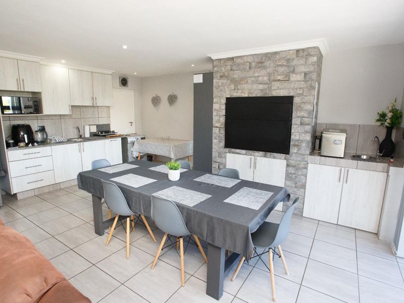 Elegant 5 Bedroom Home in Reebok with Income-Generating Potential - Photo 4