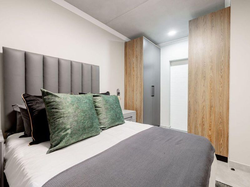 Charming Ground Floor 2-Bedroom Apartment - Photo 5
