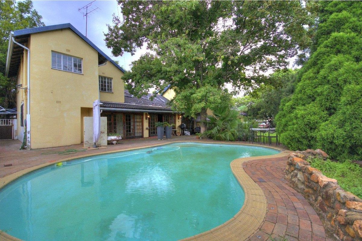 Massive Family home with Giant Cottage in Prime Brackenhurst (meyersdal side) - Photo 2