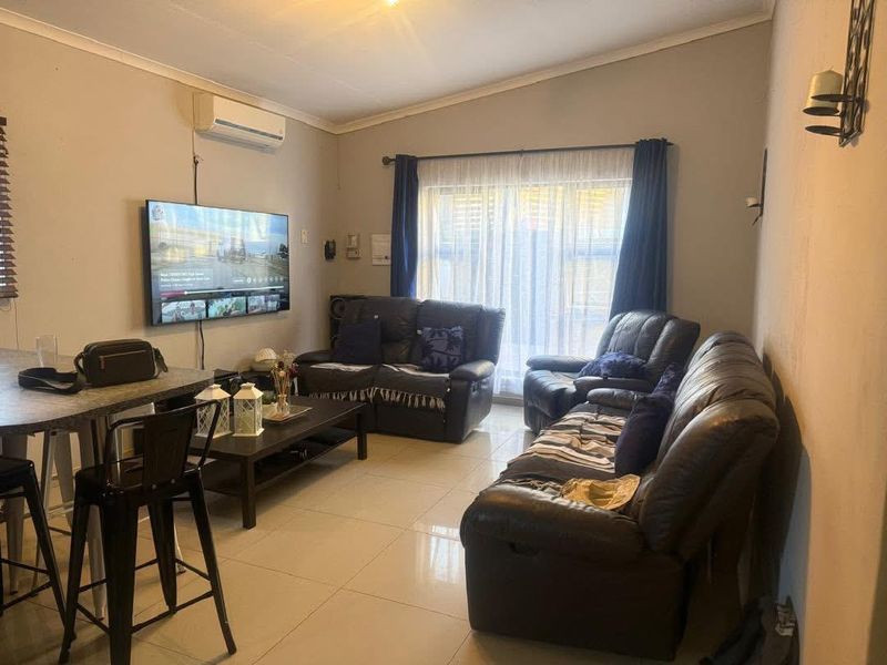Freestanding house for sale in Dorado Park - Photo 4