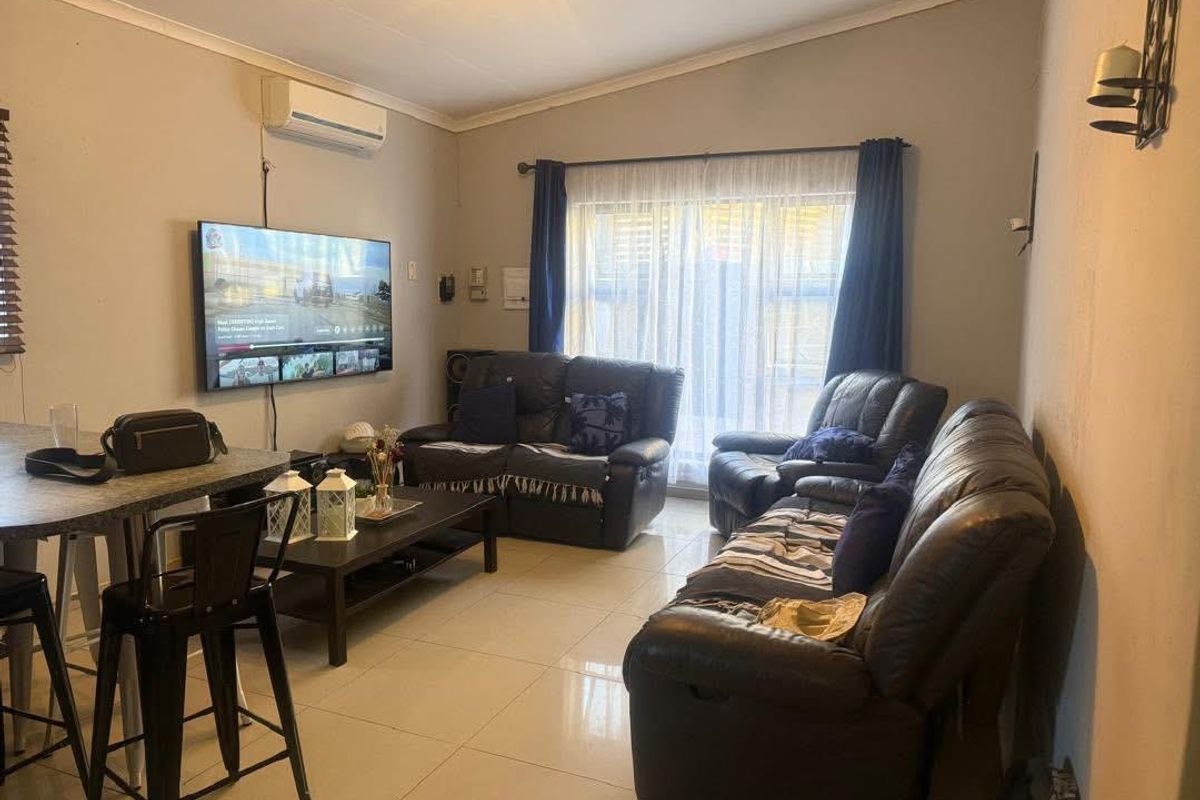 Freestanding house for sale in Dorado Park - Photo 4