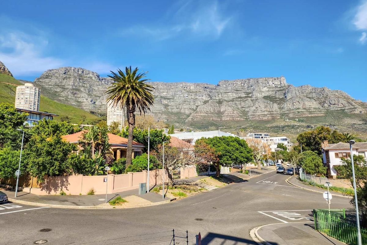 1 Bedroom Entertainers Paradise - Photo 2