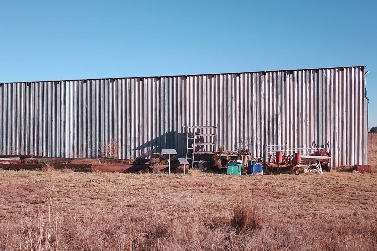 SMALL HOLDING.PROPARTY SURROUND BY 1.8METER GAME FENCE. - Photo 5