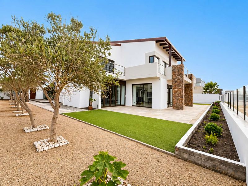 Exceptional Dune-Facing Luxury Estate in Prime Location - Photo 5