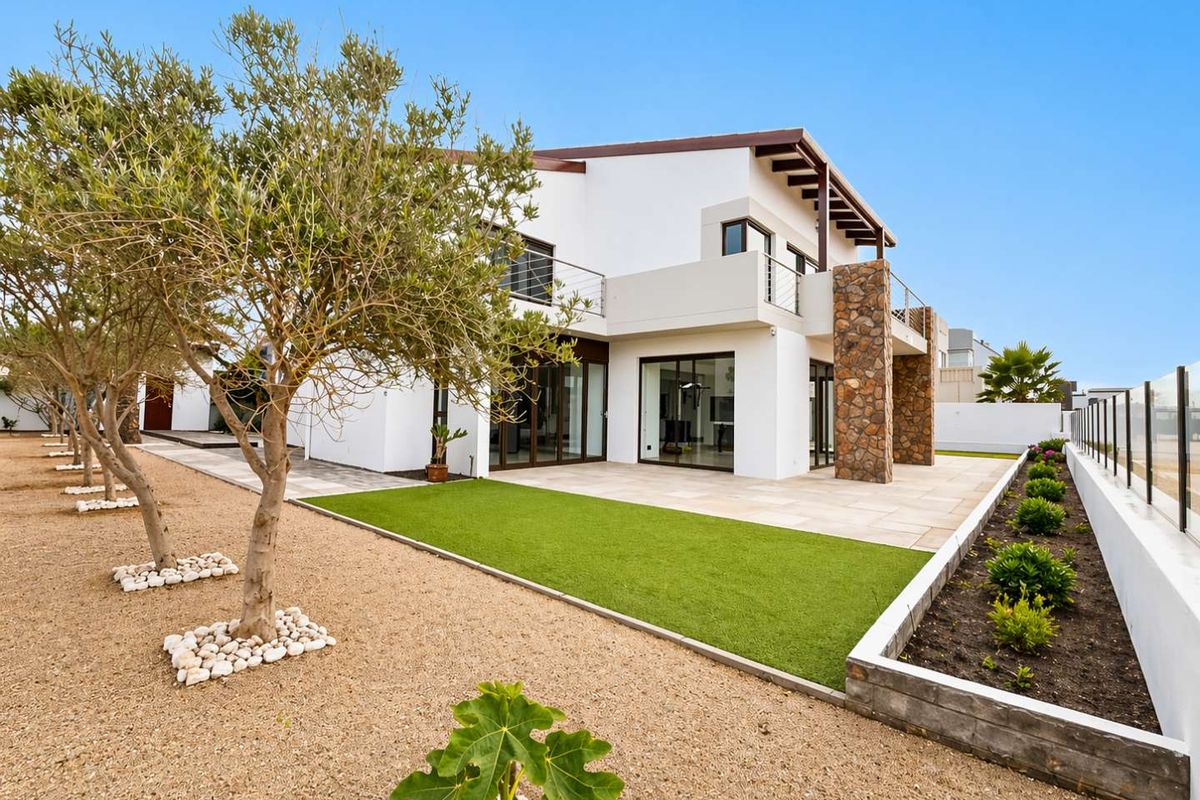 Exceptional Dune-Facing Luxury Estate in Prime Location - Photo 5