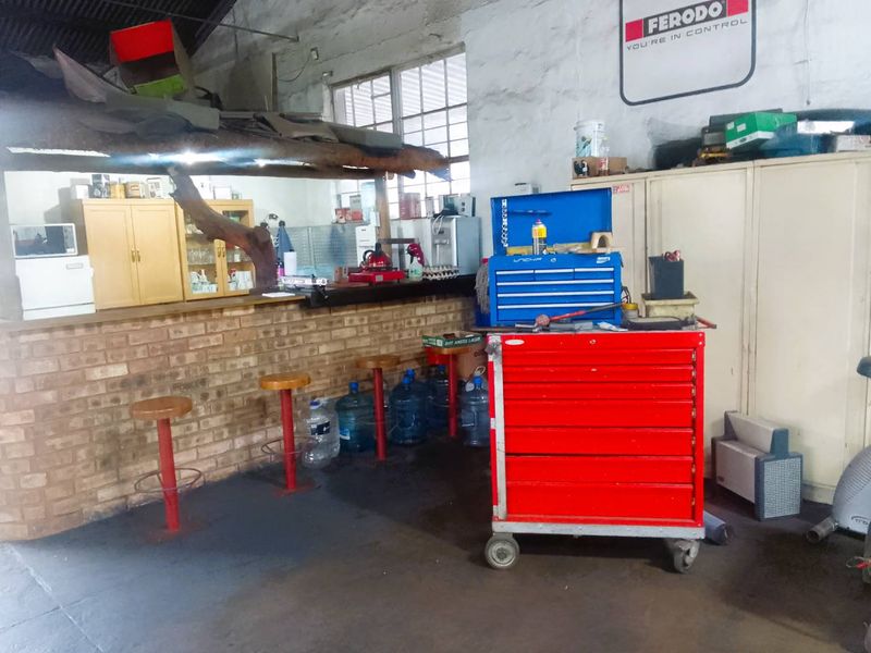 Strategically Positioned Auto Service Centre for Sale- Unbeatable Opportunity for Business Success - Photo 7