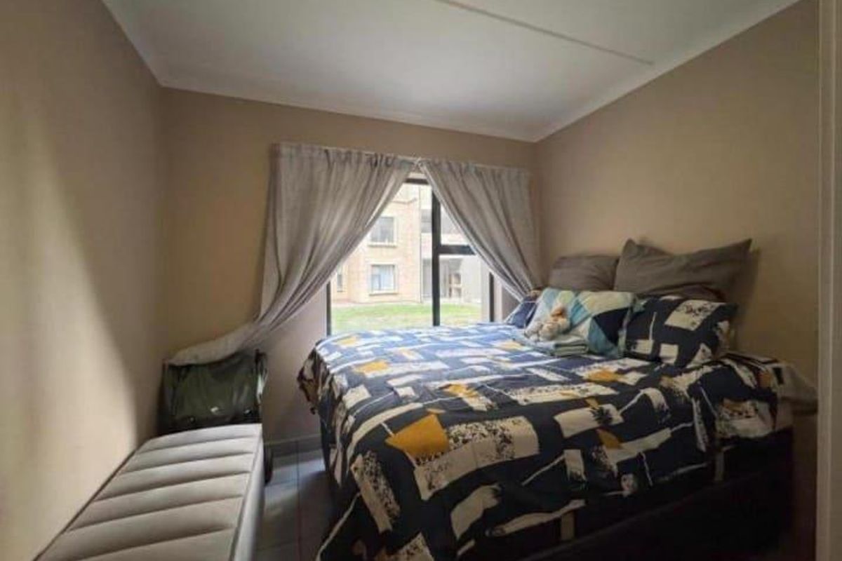 A GROUND FLOOR APARTMENT - Photo 5