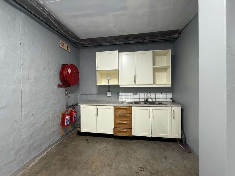Office Space To Let - Immediately Available - Photo 7